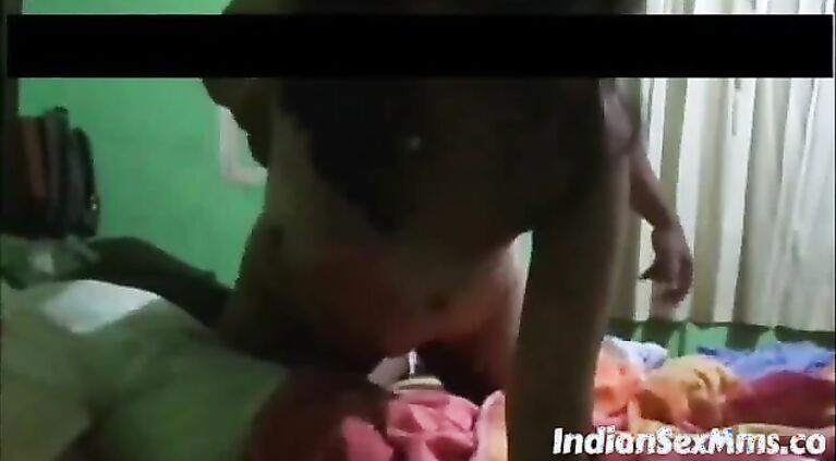 Cute Tamil bhabhi fucking and moaning (new)