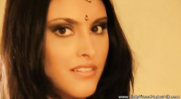 Desi Dancer Erotic HOUSEWIFE