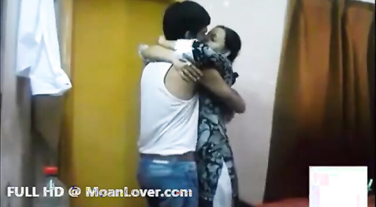 Beautiful Tamil Couple Hardcore Kissing