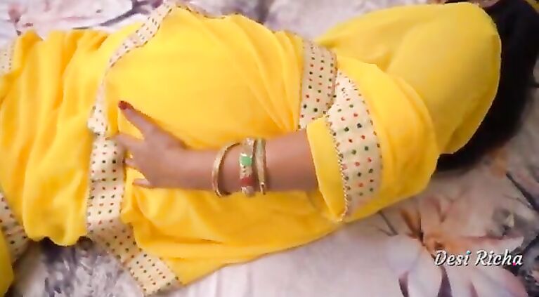 Indian Richa Bhabhi Play With Vagina and Huge Boobs