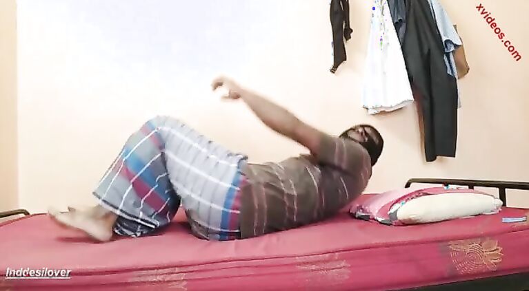 माँ ने करवट बदली और अपने बेटे के लंड से कंडोम निकाला