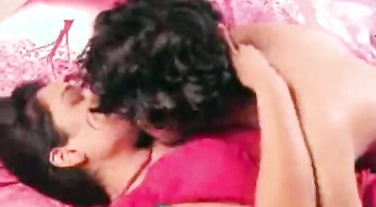 [streamvoyage.com/5sio] sexy aunty opening bra and wet panty kissing sexy desi bhabhi