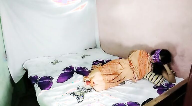 Desi aunty fuck with friend absence of her husband