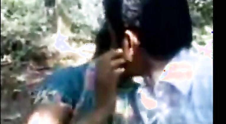 Desi Village Girl Outdoor Meeting With BF