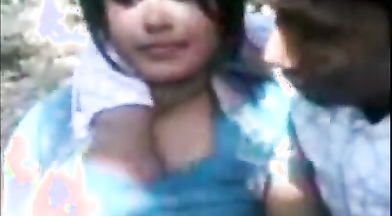 Desi Village Girl Outdoor Meeting With BF