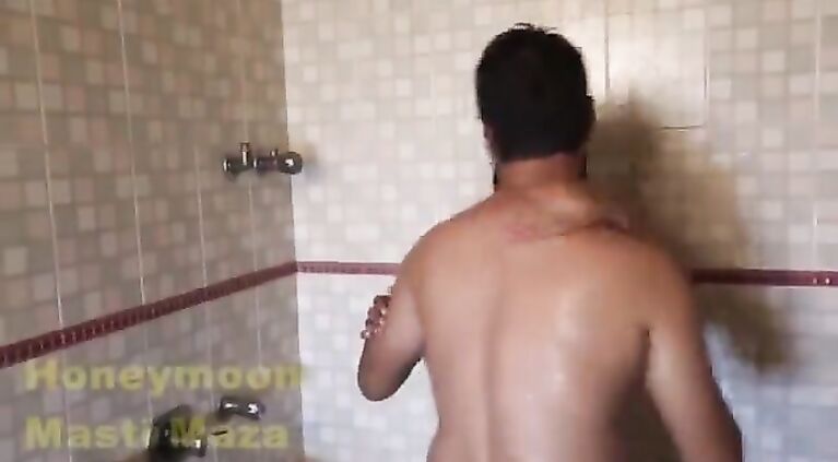 Tamil Delhi Bhabhi Cute Sex Clip in Shower Huge Boobs