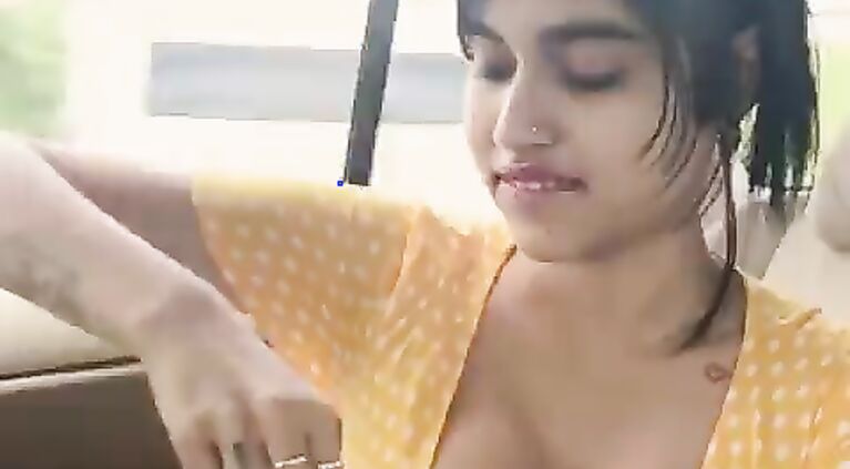 Beautiful Tamil Girl nip slip