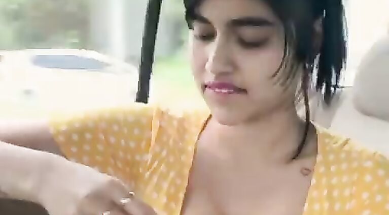 Beautiful Tamil Girl nip slip