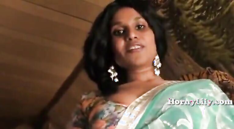 Topheavy Tamil Housewife Wants to Suck His Son in Law Lund in Hindi