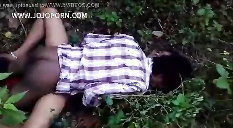 Indian Bhabhi Nude Boobs Pressed Hard by Old Man Clip -- www.jojoporn.com