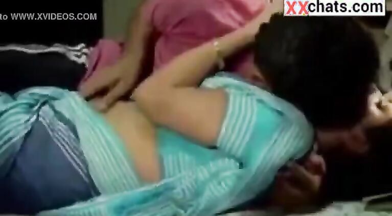 Desi boy with aunty visit -xxchats.com