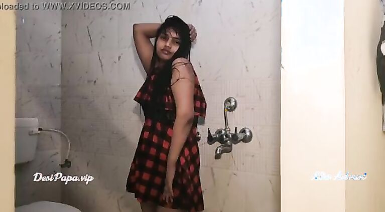 tamil college girl alia advani taking shower