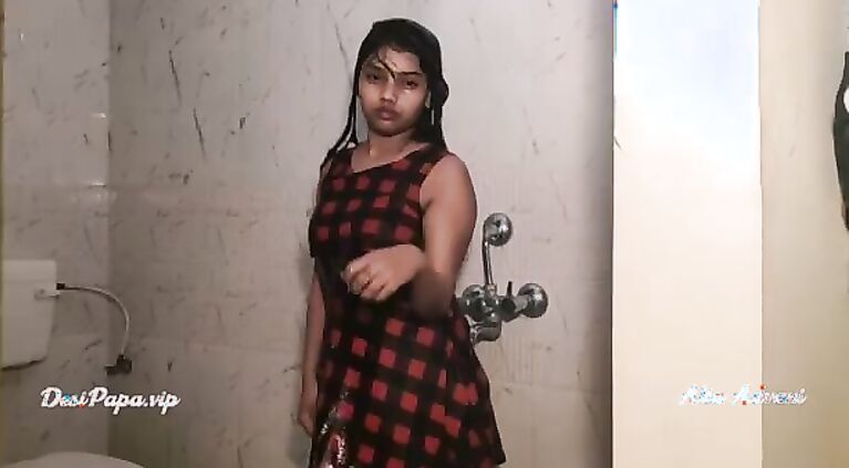 tamil college girl alia advani taking shower