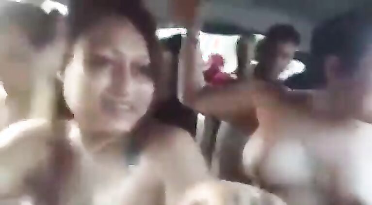 Tamil women daring act in car