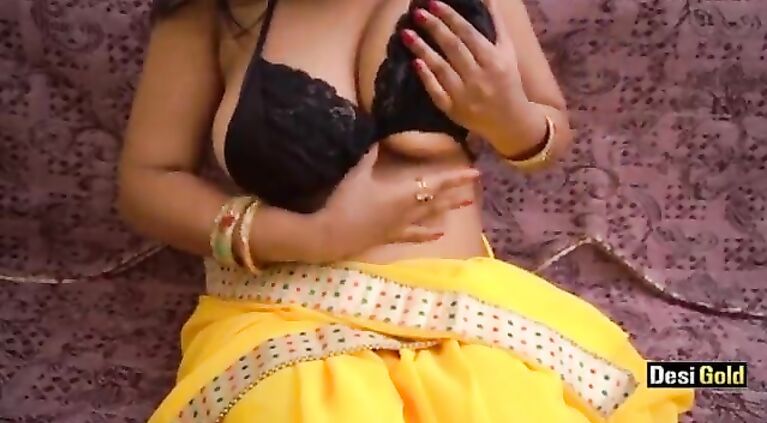 Beautiful Tamil Bhabhi Huge Boobs Sex Movie