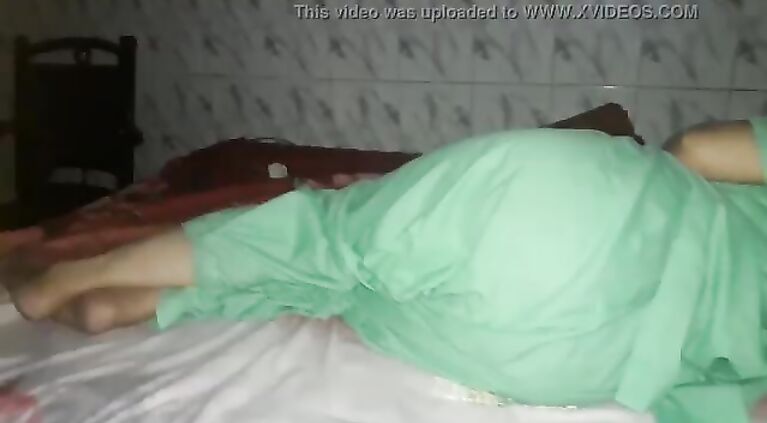 Wanna fuck Huge GAAND of my sleeping mature?