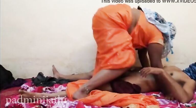 Indian aunty round sex by hostel mate