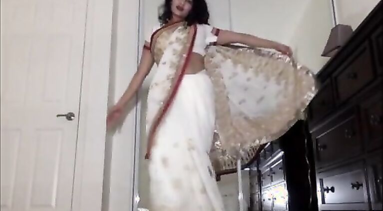 Indian Dhabi in Saree getting Naked and Plays with Hairy Cunt