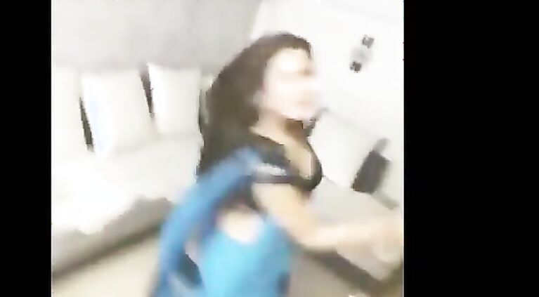 सुपर सेक्सी देसी दिल्ली कॉल गर्ल का डांस