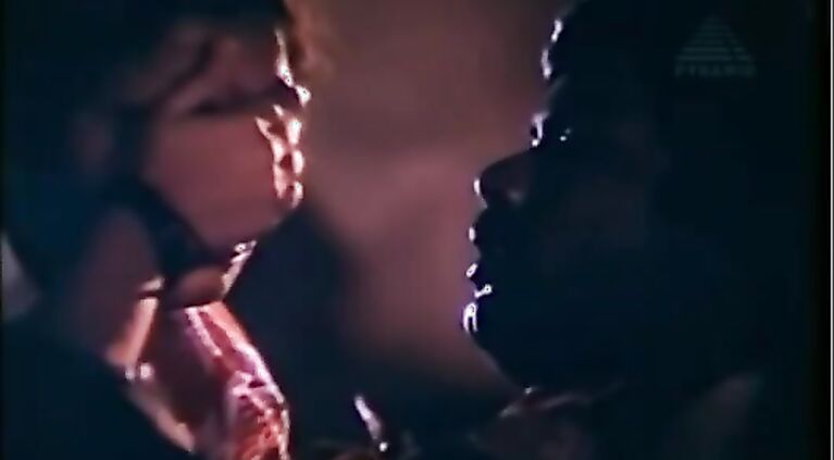 Murli, Kuili uncensored - Kannil Etho Minnal -Song
