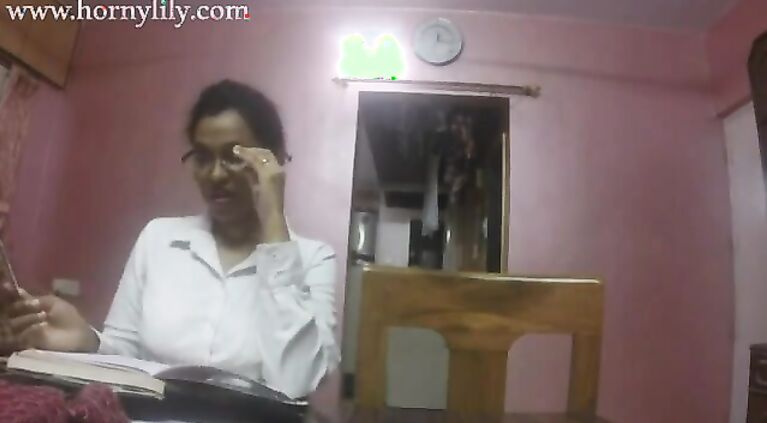 Tamil Aunty Sex Horny Lily In Office