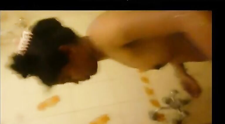 Indian Aunty Bathing