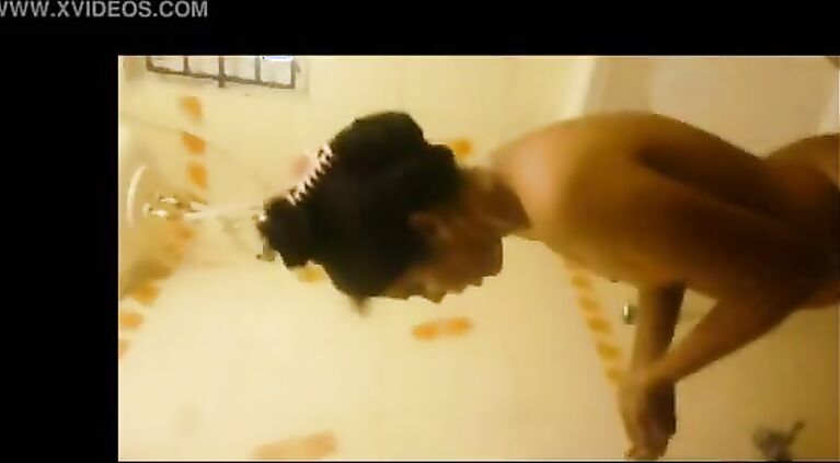 Indian Aunty Bathing