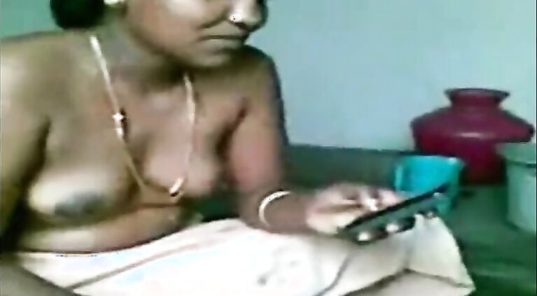 desi Horny indian south desi desi aunty fucking sucking show vagina in hotel room