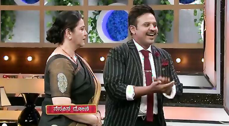 Cute and Beautiful Actress Geetha Aunty Side Show