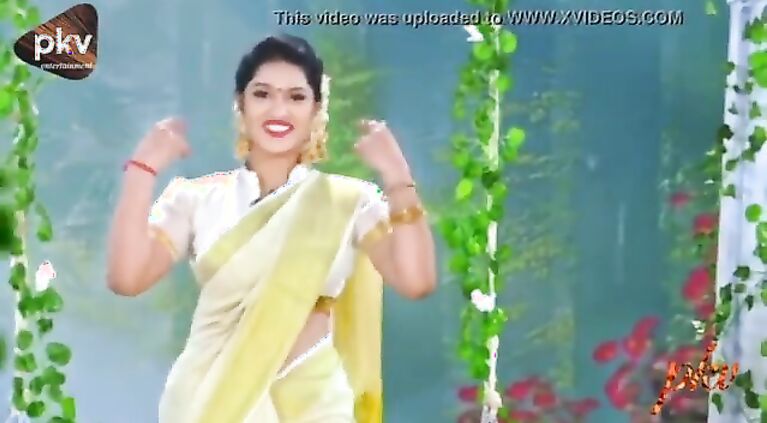 Saniya Sexy Navel Show