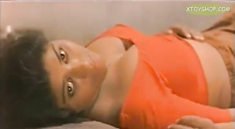Devi Tamil Actress Beautiful Clip