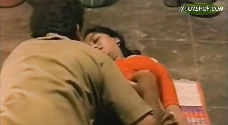 Devi Tamil Actress Beautiful Clip