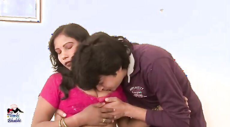 Beautiful desi b-grade scene. Tamil maid has her boobs pressed nicely.