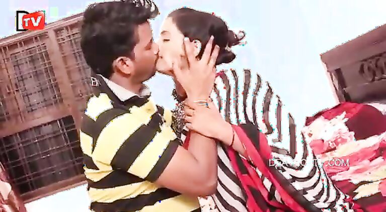 Romantic Bhabhi Forced Innocent Boy For Romance
