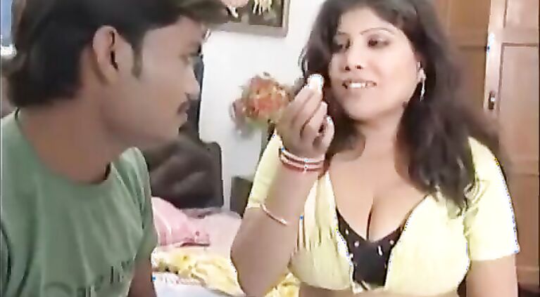 Cute Auntie with hotel boy full hot and beautiful sex Tamil