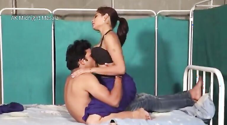 Hindi Lady doctor Shruti bhabhi romance with patient boy in blue saree beautiful scene