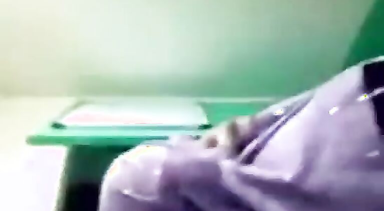 Tamil Pakistani innocent with a hijab shows her boobs - Allvideosx.com