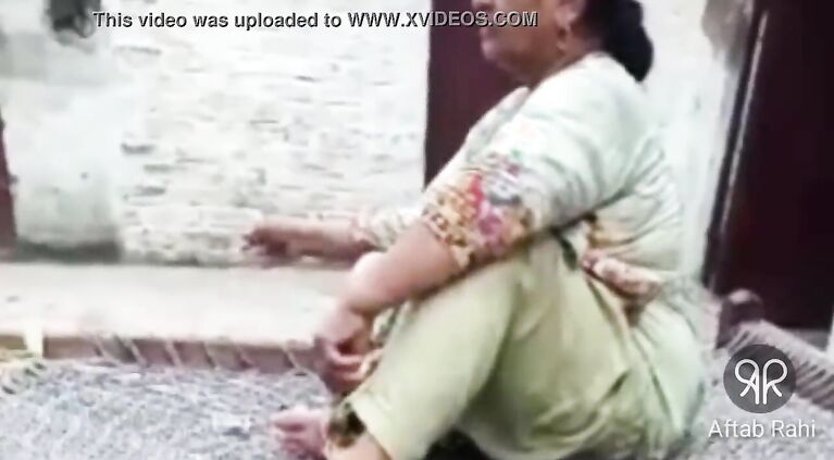 Indian Cute Pakistani Aunty Weed Smoking