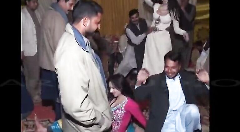 Dance of Escorts in Lahore Party by SexInLahore.Com