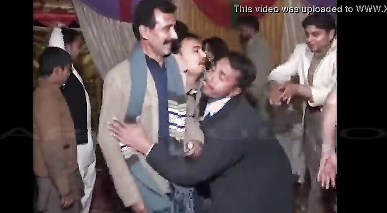 Dance of Escorts in Lahore Party by SexInLahore.Com