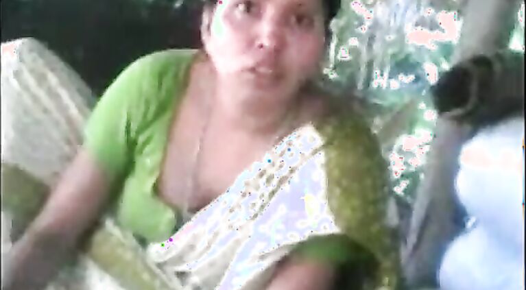 aunty opening blouse showing her huge boobs