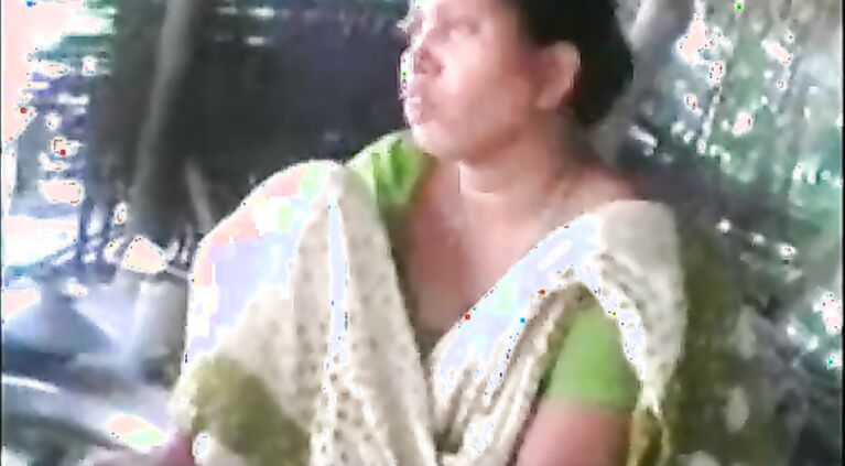 aunty opening blouse showing her huge boobs