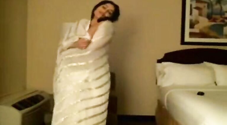 Seductive Dance by Tamil Bhabi on Hindi song - Maya