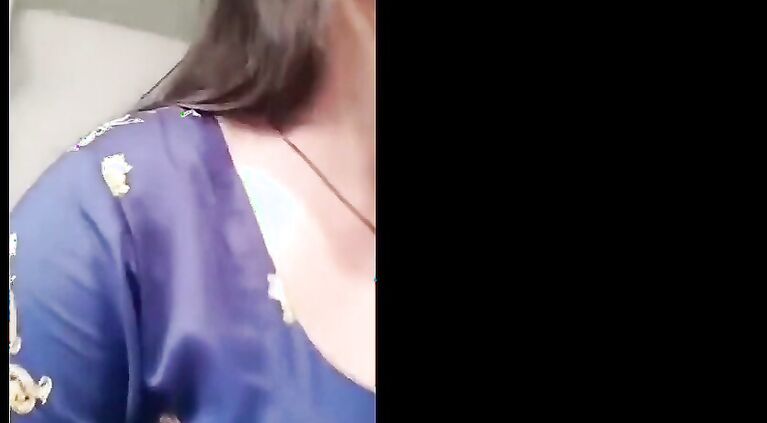Huge Boobs Paki Aunty