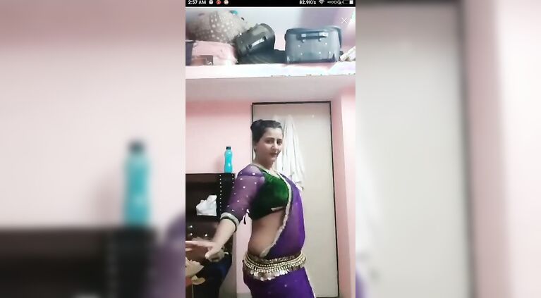 Topheavy pooja bhabhi seductive dance
