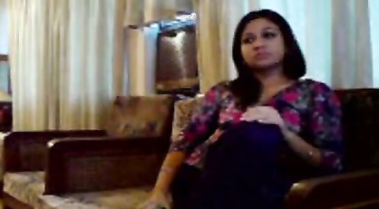 Pakisthani beautiful couple fuck on sofa