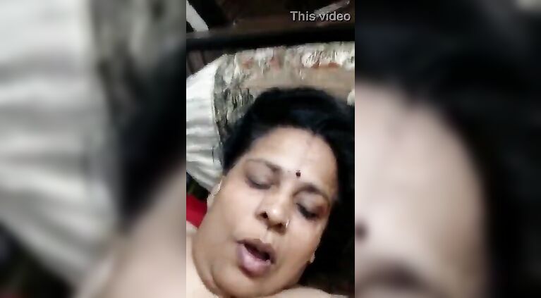 Naughty Chesty Mom Aunty Showing Her Huge Boobs