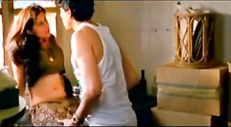 Aunty seduce by younger single man