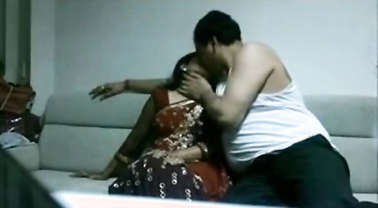Desi tamil housewife in saree fucking Husband in house