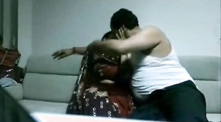 Desi tamil housewife in saree fucking Husband in house